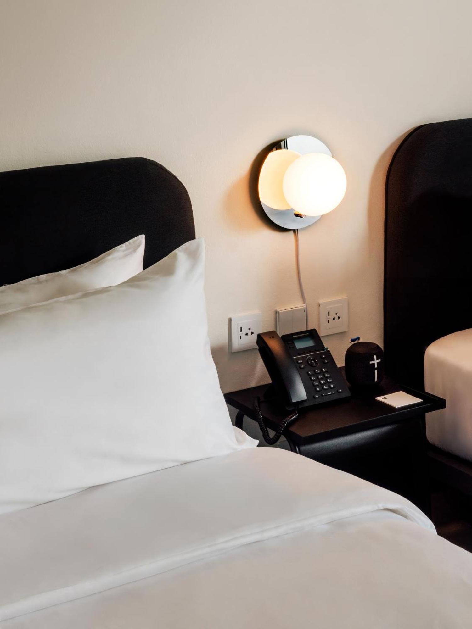The Standardx, Bangkok Phra Arthit Hotel Luaran gambar